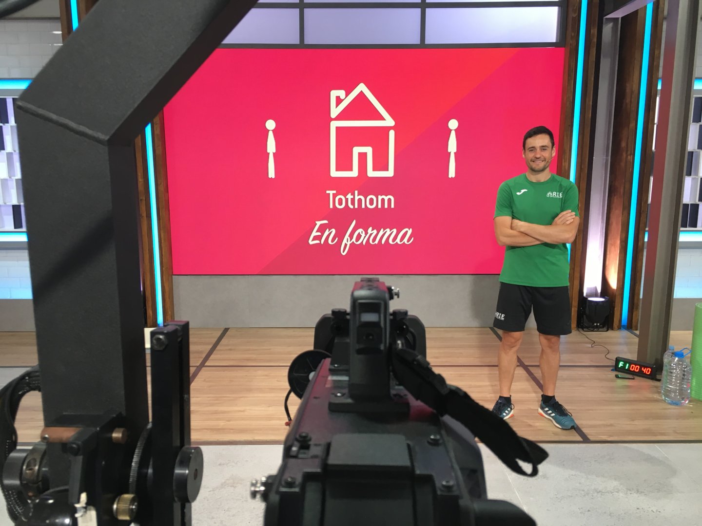 Guillem Seguí al plató del programa Tothom en forma d'IB3.